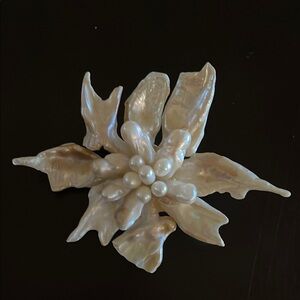 Elegant Pearl Flower Brooch